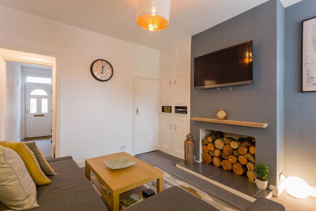 Ashton House - Stylish 2 Bedroom House, Close To Luton Town Center & Airport Zewnętrze zdjęcie