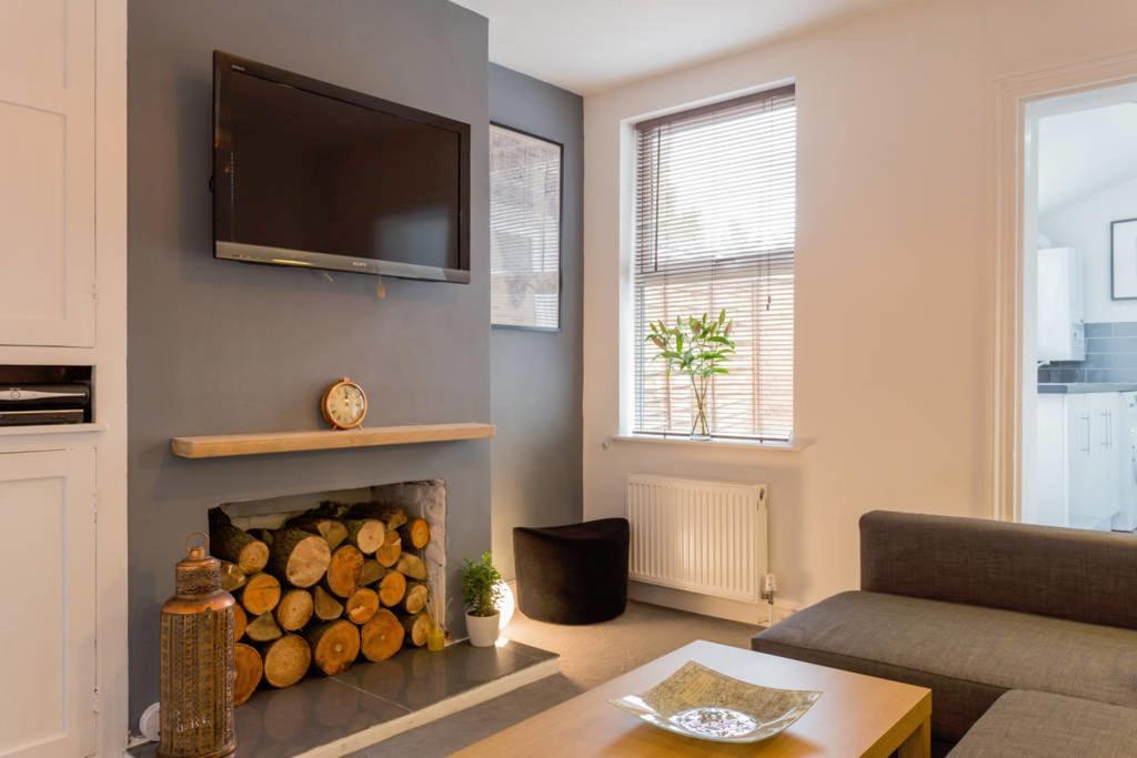 Ashton House - Stylish 2 Bedroom House, Close To Luton Town Center & Airport Zewnętrze zdjęcie