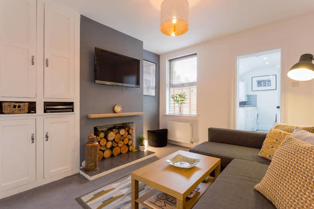 Ashton House - Stylish 2 Bedroom House, Close To Luton Town Center & Airport Zewnętrze zdjęcie