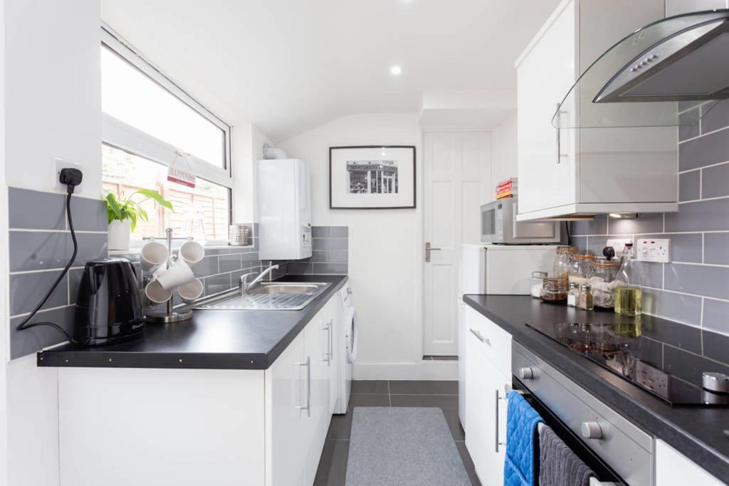 Ashton House - Stylish 2 Bedroom House, Close To Luton Town Center & Airport Zewnętrze zdjęcie