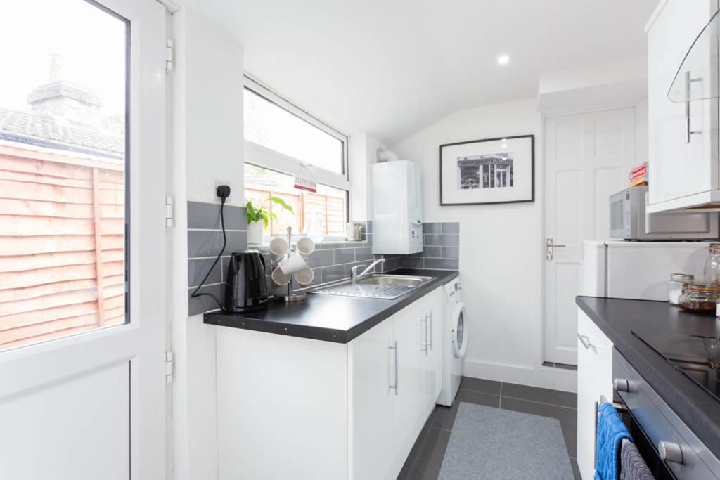 Ashton House - Stylish 2 Bedroom House, Close To Luton Town Center & Airport Zewnętrze zdjęcie