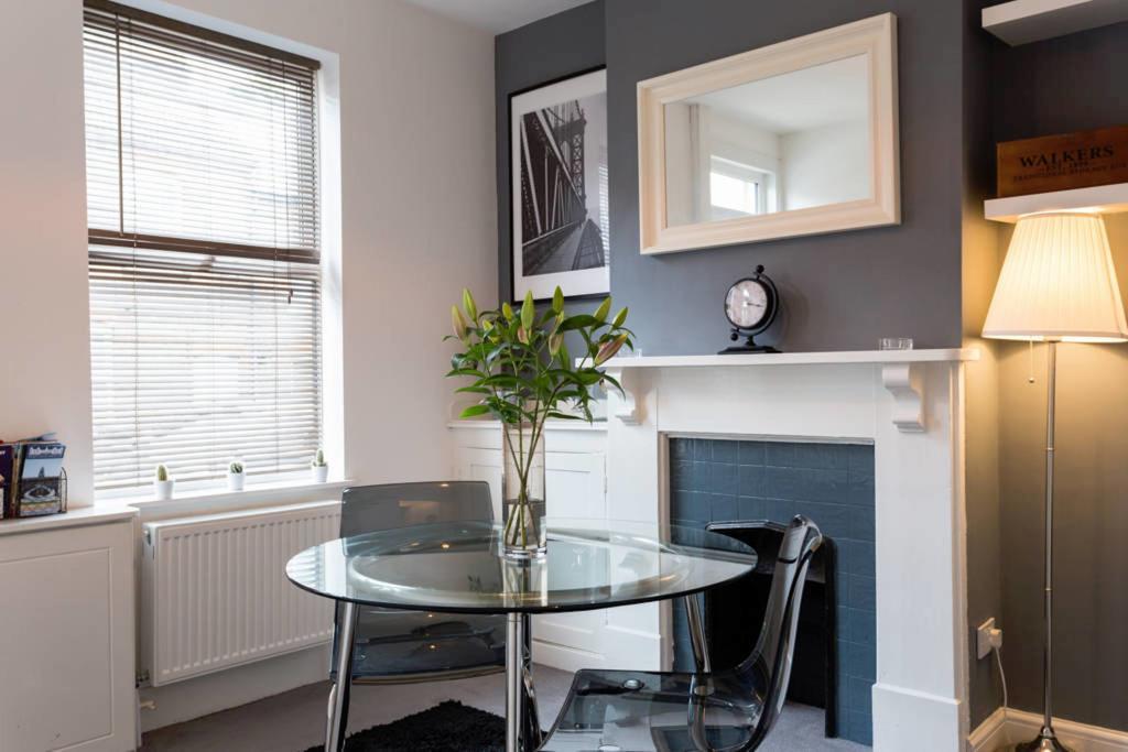 Ashton House - Stylish 2 Bedroom House, Close To Luton Town Center & Airport Zewnętrze zdjęcie