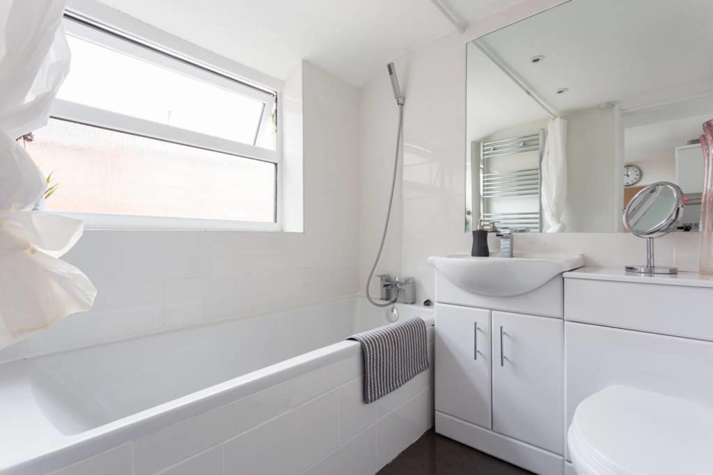 Ashton House - Stylish 2 Bedroom House, Close To Luton Town Center & Airport Zewnętrze zdjęcie